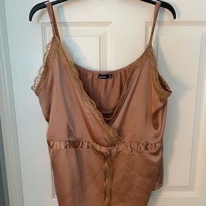 BrownLace Top NWOT‼️BOGO‼️